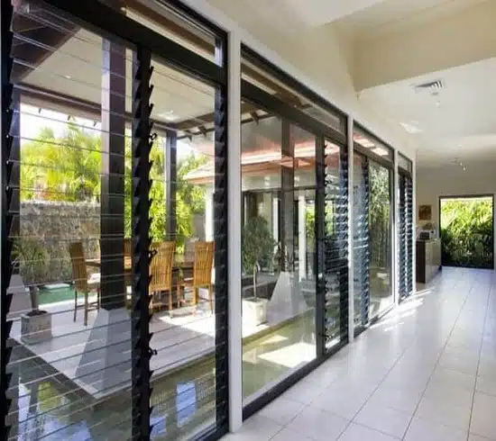 outdoor-aluminium-and-glass-louvre-ideas.jpg